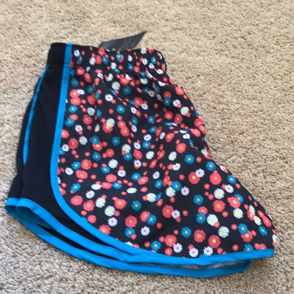 NWT! NIKE black with blue multi combo Size M running shorts - Picture 8 of 8